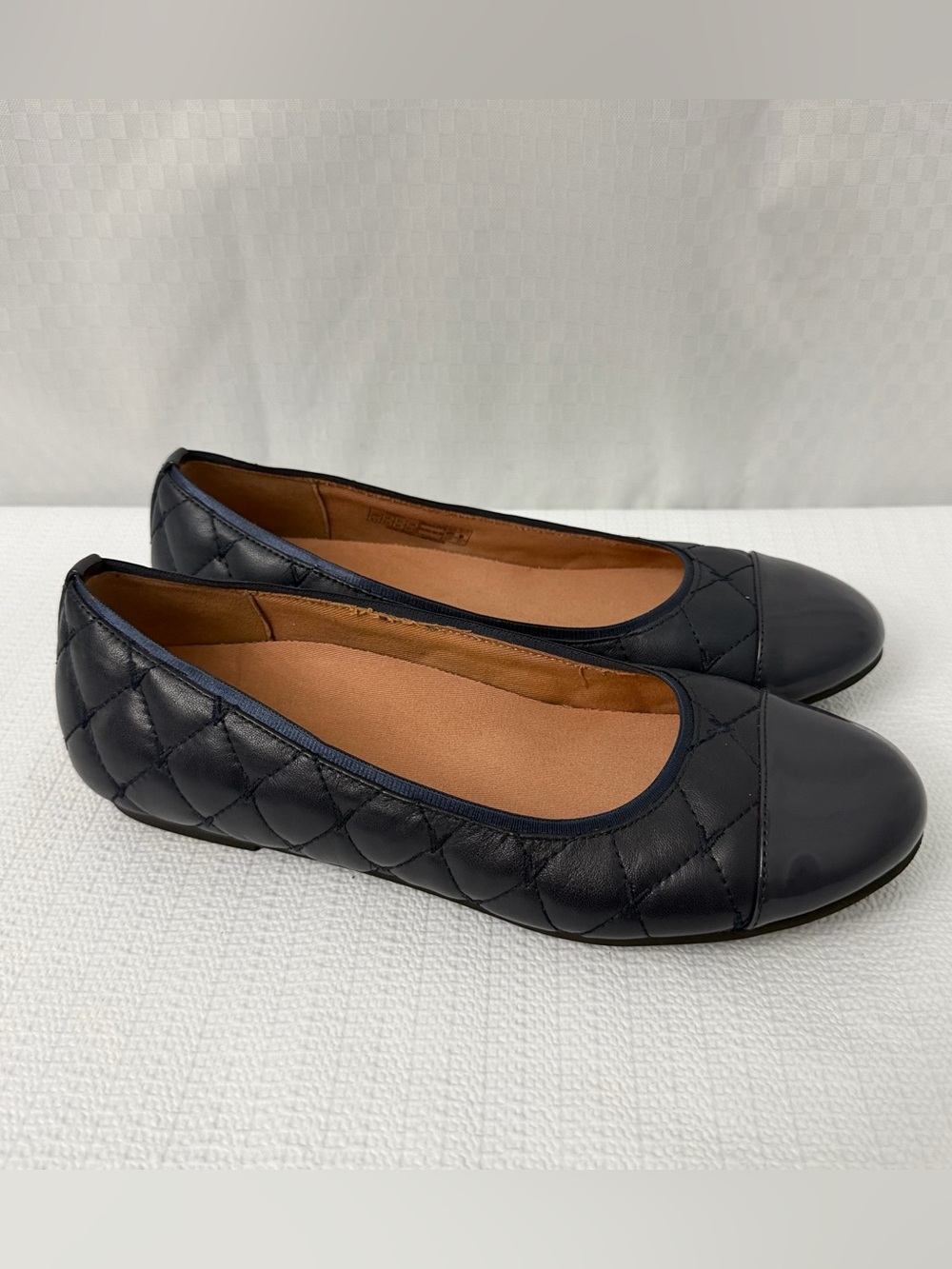Vionic Navy Blue Desiree Quilted Leather Flat Women’s Size 8 Orthopedic